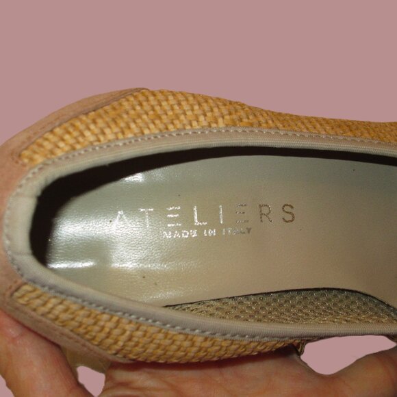 Ateliers shoes made in Italy light tan breathable tiny weave with suade backs. - Picture 8 of 10